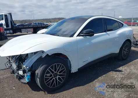 2025 Ford Mustang Mach-E Premium z USA, uszkodzony, nr VIN 3FMTK3R44SMA04238